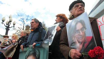 Journalisten Anna Politkovskaja sköts ihjäl i sin egen trappuppgång för exakt sju år sedan