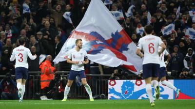Englands spelare jublar efter ett mål av Harry Kane