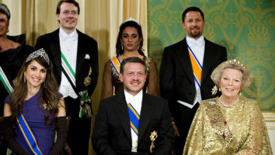 Prins Hamzah bin Hussein (uppe till höger) misstänks för kupplaner mot sin halvbror kung Abdullah. Bilden är från ett statsbesök i Nederländerna år 2006. 