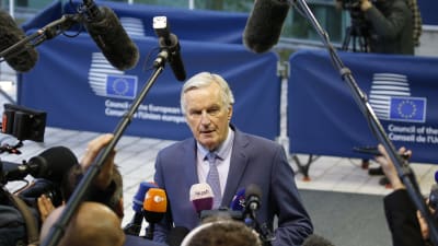 Chefsförhandlaren Michel Barnier fotograferade utanför Europeiska kommissionen måndagen den 15 oktober 2019.