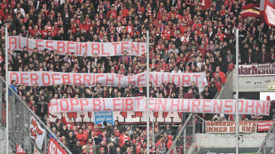 Bayern München-anhängare på en läktare.