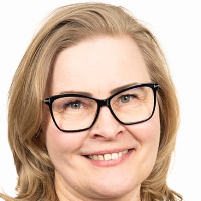 Kansanedustaja Hanna Huttunen (kesk) eduskunnassa Helsingissä 11. huhtikuuta 2023. 