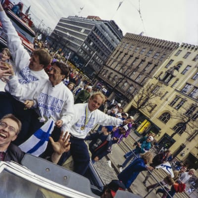 Hannu Aravirta, Curt Lindström och Heikki Riihiranta, VM-guldfesten 1995.