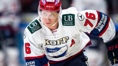 Jere Sallinen åker skridskor.