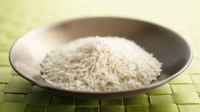 En tallrik med ris.