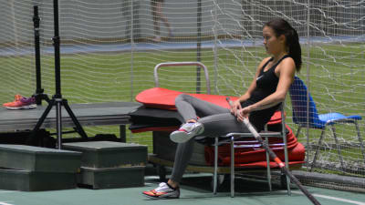 Alina Strömberg vilar sig mellan hoppen i Botniahallen.