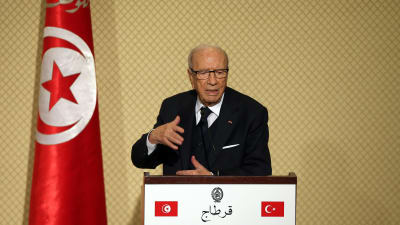 Tunisiens president Beji Caid Essebsi talade vid en presskonferens i preidentpalatset i Tunis den 27 december 2017.