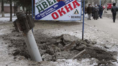 Raket som slagit ner i staden Kramatorsk i Ukraina.