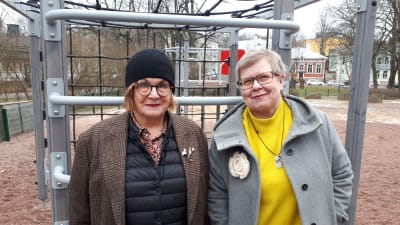 Pia Maria Ahlbäck och Mia Österlund.