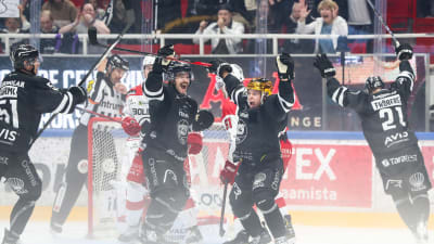 TPS-spelare firar.