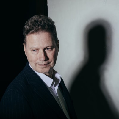 På bilden syns poeten Peter Mickwitz. 