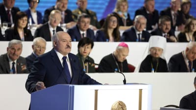 President Aleksandr Lukasjenko talar vid den "belarusiska folksamlingen" den 11 februari 2021 i Minsk