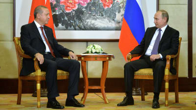 Turkiets premiärminister Recep Tayyip Erdoğan och Rysslands president Vladimir Putin i samtal under G20-mötet i Hangzhou i Kina.