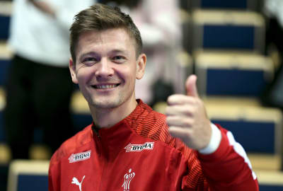 Lasse Svan visar tummen upp.