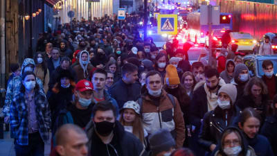 Tusentals människor demonstrerade för Aleksej Navalnyj bland annat i Moskva och Sankt Petersburg trots att manifestationerna var förbjudna.