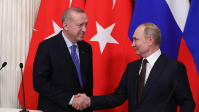 Turkiets president Recep Tayyip Erdoğan och hans ryske kollega Vladimir Putin såg nöjda ut efter sin gemensamma presskonferens i Kreml på torsdagen. 
