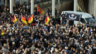 Huliganer demonstrerade i Köln den 26 oktober 2014.