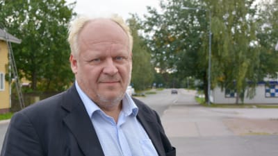 jari kettunen styrelseordförande för akilles bandy på en gata