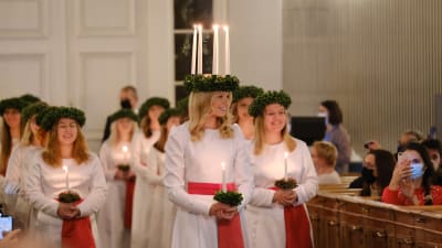 Kröning av Finlands lucia 2021, Tilde Polviander, i Domkyrkan i Helsingfors.