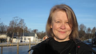 Kvinna i närbild.
