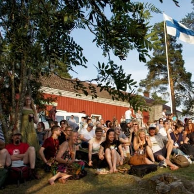 Kaustby folkmusikfestival samlar många besökare i år.