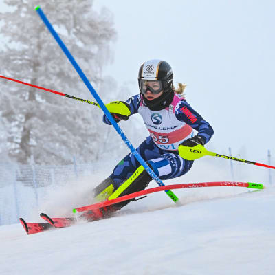 Erika Pykäläinen Levin maailmancupin pujottelussa 19.11.2022.