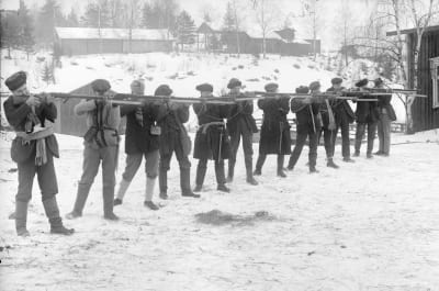 Rödgardister har skjutövningar i Ruovesi, 1918