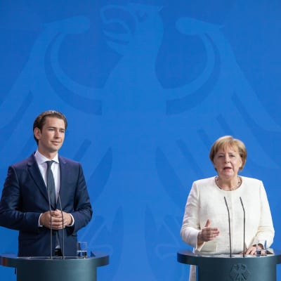 Tysklands förbundskansler Angela Merkel och hennes österrikiska kollega Sebastian Kurz.