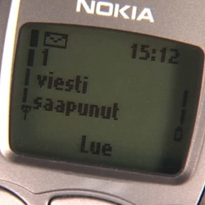 Nokia 3210 puhelin.