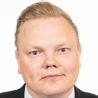 Kansanedustaja Antti Kurvinen (kesk) eduskunnassa Helsingissä 11. huhtikuuta 2023. 