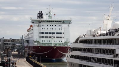 Kryssningsfartyg i Södra hamnen i Helsingfors.
