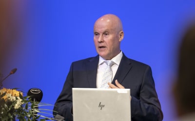 STTK:n puheenjohtaja Antti Palola puhuu  edustajiston kokouksessa Helsingin Hotel Scandicissa Mannerheimintiellä.