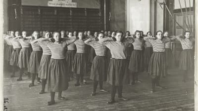 Flickgymnaster på 1920 (?)-talet