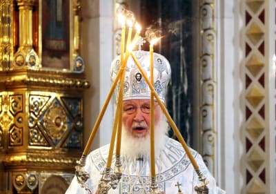 Patriark Kirill håller gudstjänst. 