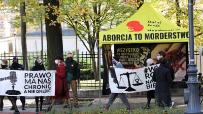 Demonstration till stöd för aborträtten, utanför författningsdomstolen i Warszawa 22.10.2020
