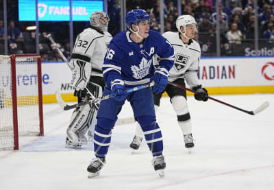 Mitch Marner spelar ishockey.