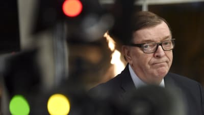 Paavo Väyrynen mötte pressen den 25 april 2018 och meddelade att han återvänder till riksdagen.