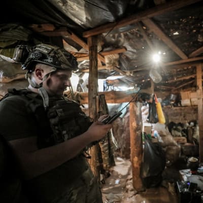 Ukrainalaisia sotilaita korsussa Donetskin alueella 20. toukokuuta.