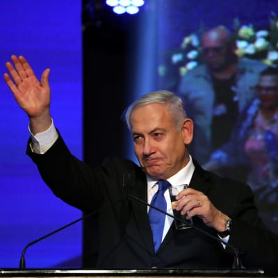 Netanyahu höll ett tal till sina anhängare i Tel Aviv efter klockan tre på natten till onsdagen - då resultatet fortfarande var ovisst. 