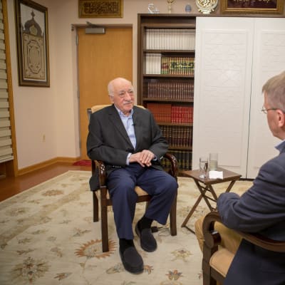 Fethullah Gülen diskuterar med Tom Kankkonen