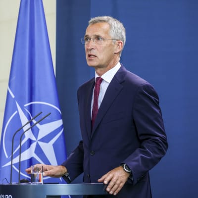 Natos generalsekreterare Jens Stoltenberg säger att de 30 medlemsländerna var eniga då de fördömde mordförsöket på Navalnyj och krävde en oberoende utredning.
