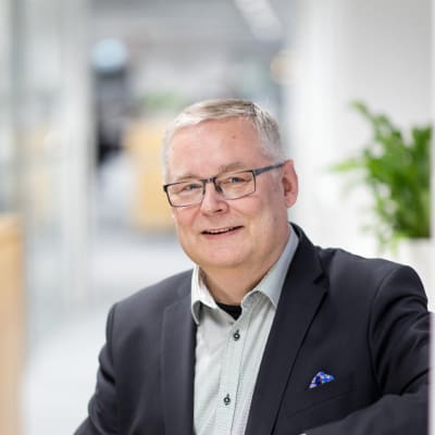 Jaakko Herrala på sin arbetsplats.