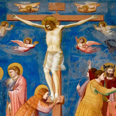 Yksityiskohta Giotton freskosta Scrovegnin kappelissa. Ristiinnaulitun Jeesuksen ympärillä lentelee enkeleitä, jaloissa on surevia ihmisiä ja muuta väkijoukkoa.