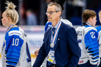 Pasi Mustonen med silvermedalj runt halsen, VM 2019.