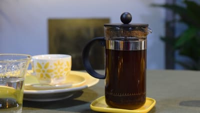 Kaffe i en pressopanna
