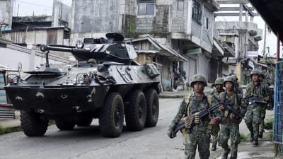 President Rodrigo Duterte har satt in både markstyrkor och flygvapnet mot jihadisterna i Marawi