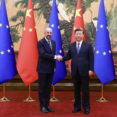 Eurooppa-neuvoston puheenjohtaja Charles Michel tapasi Kiinan johtajan Xi Jinpingin Pekingissä torstaina, 1.12.2022.