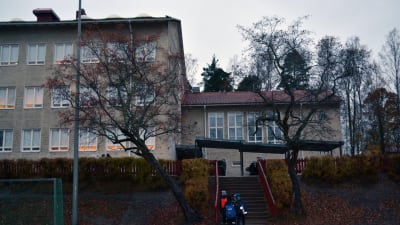 Skolgården vid Katarinaskolan i Karis, Raseborg.