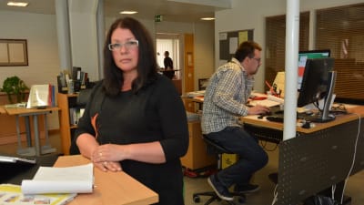 Huvudförtroendeman Johanna Lemström. Thomas Sundström är nyhetschef på Västra Nyland.