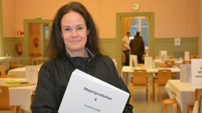 Marie Backrud-Ivgren är jurymedlem i FM i mathantverk i Ekenäs.